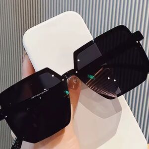 MYSTERY ITEM
Catch a vibe Giveaway item***